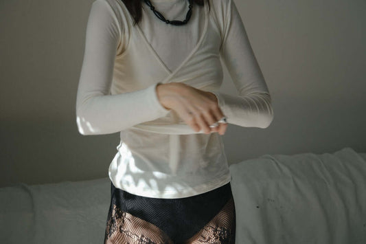 Wełniana wiązana narzutka Sødalen masełkowa