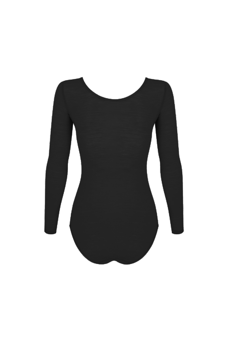 Model wearing Wełniane body Astra against a rocky background, showcasing elegant minimalism in fashion.