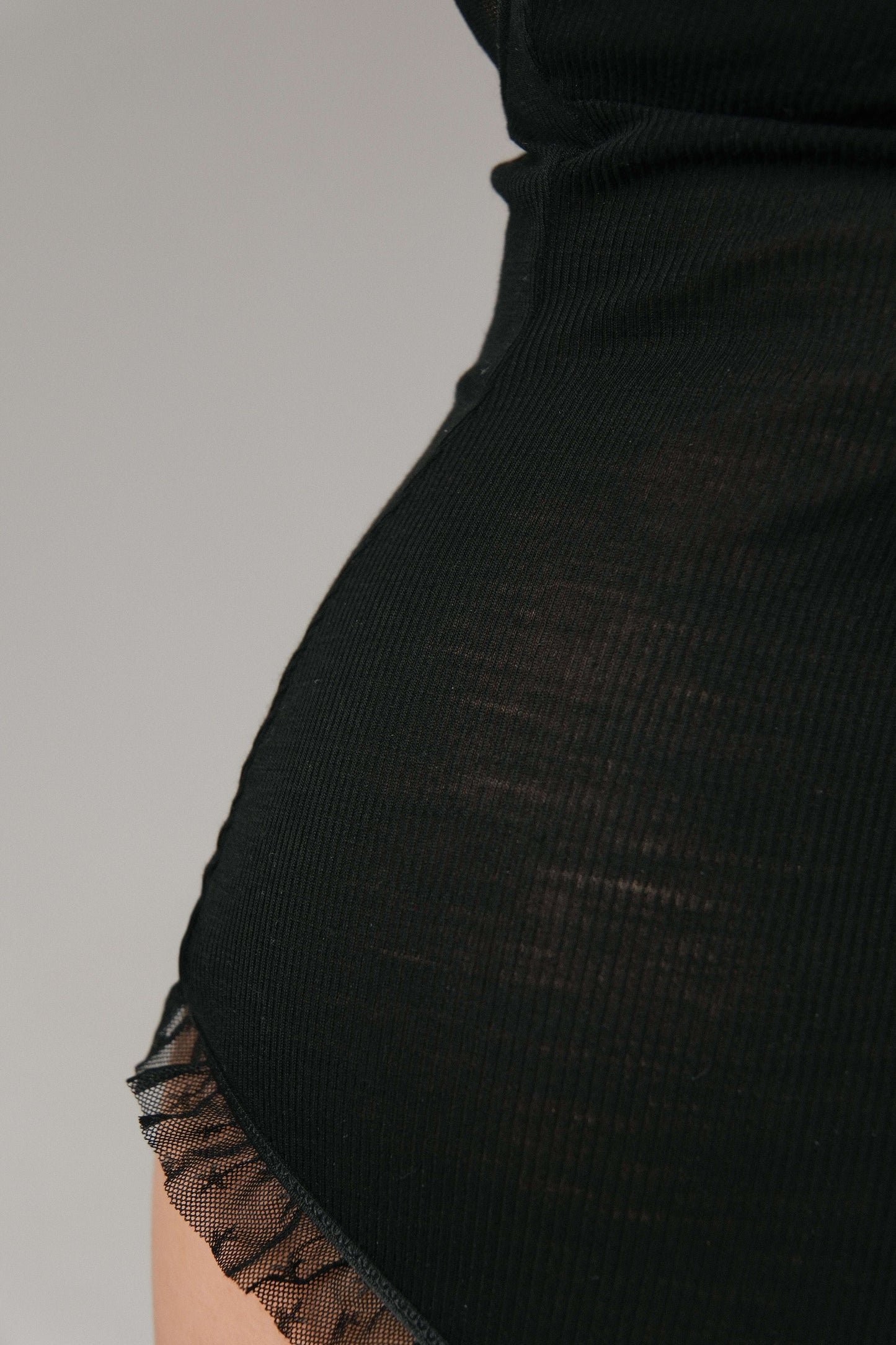 Body z wełny merino i tiulu Sierra