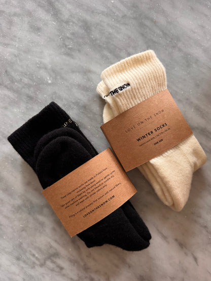 czarne skarpetki wełniane z wyhaftowany logo 