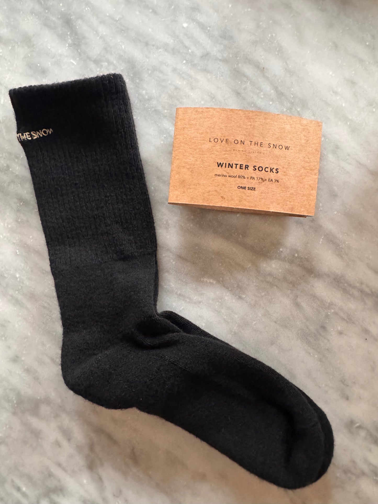 czarne skarpetki wełniane z wyhaftowany logo 