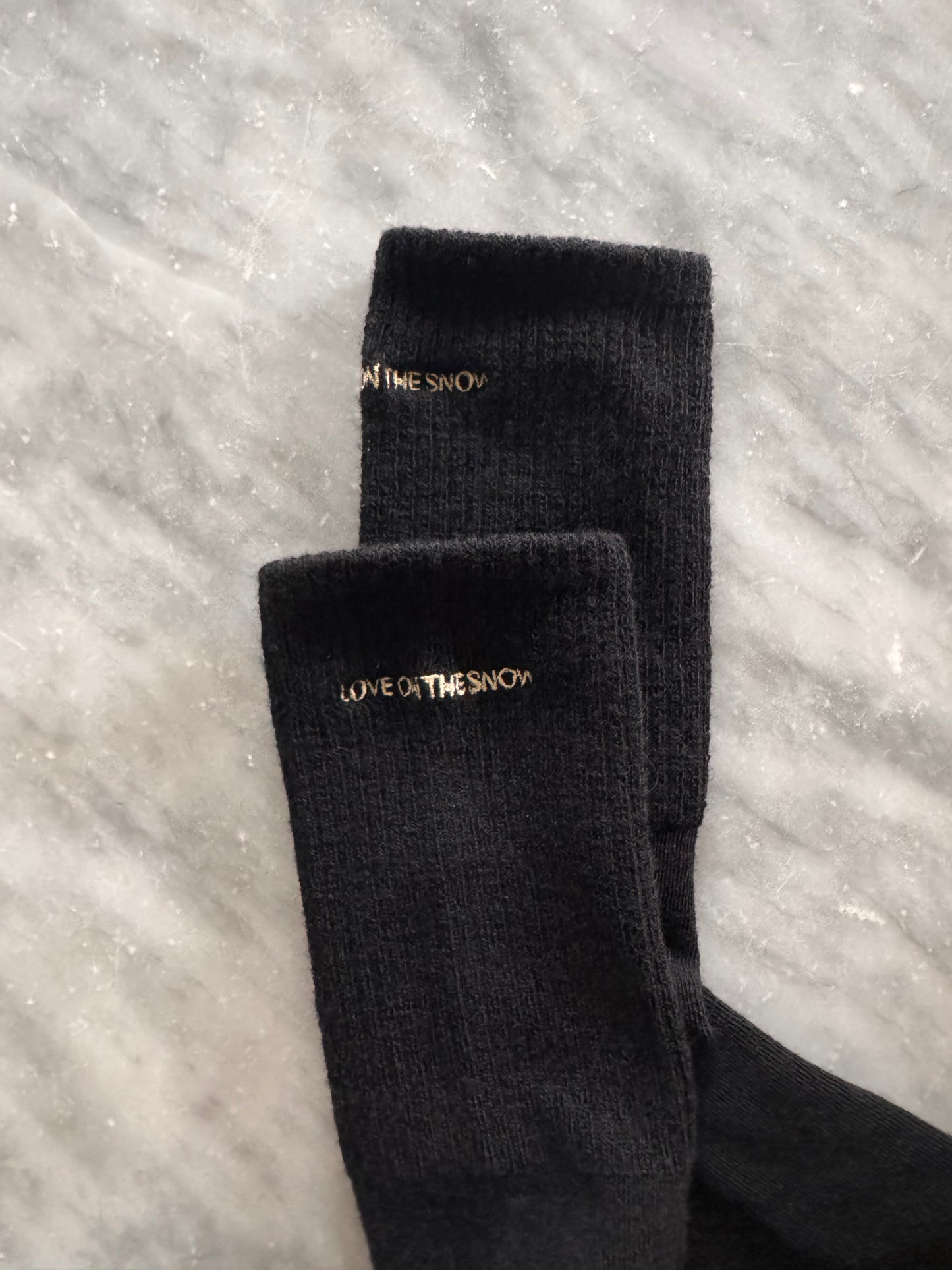 czarne skarpetki wełniane z wyhaftowany logo 